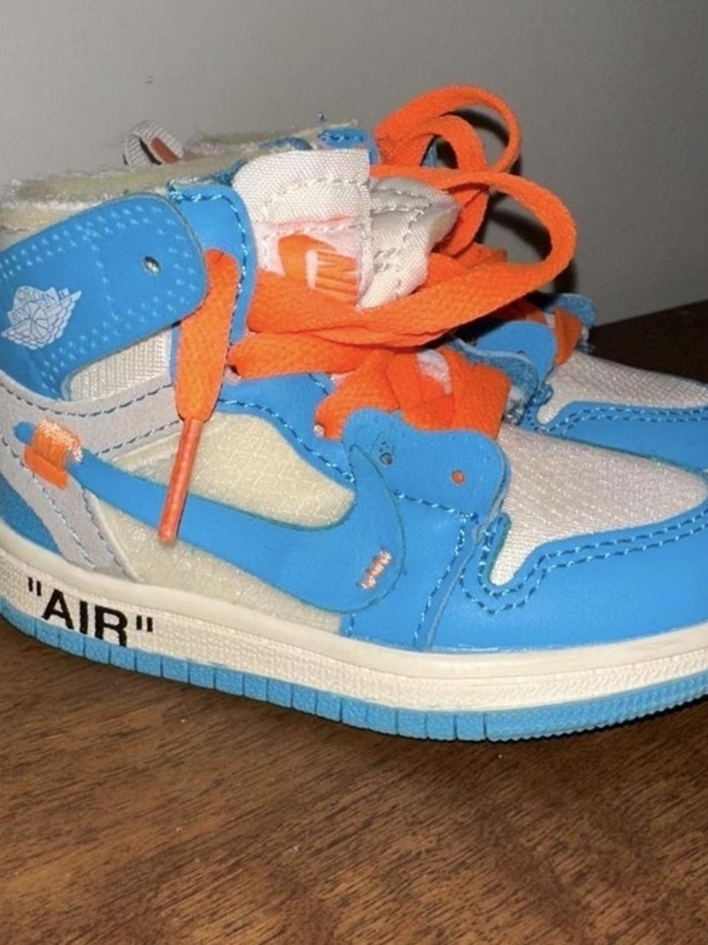 SIZE 6C NIKE OFF-WHITE AIR JORDAN I UNIVERSITY BLUE SNEAKERS